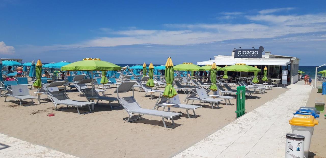Hotel Italy Misano Misano Adriatico Bagian luar foto