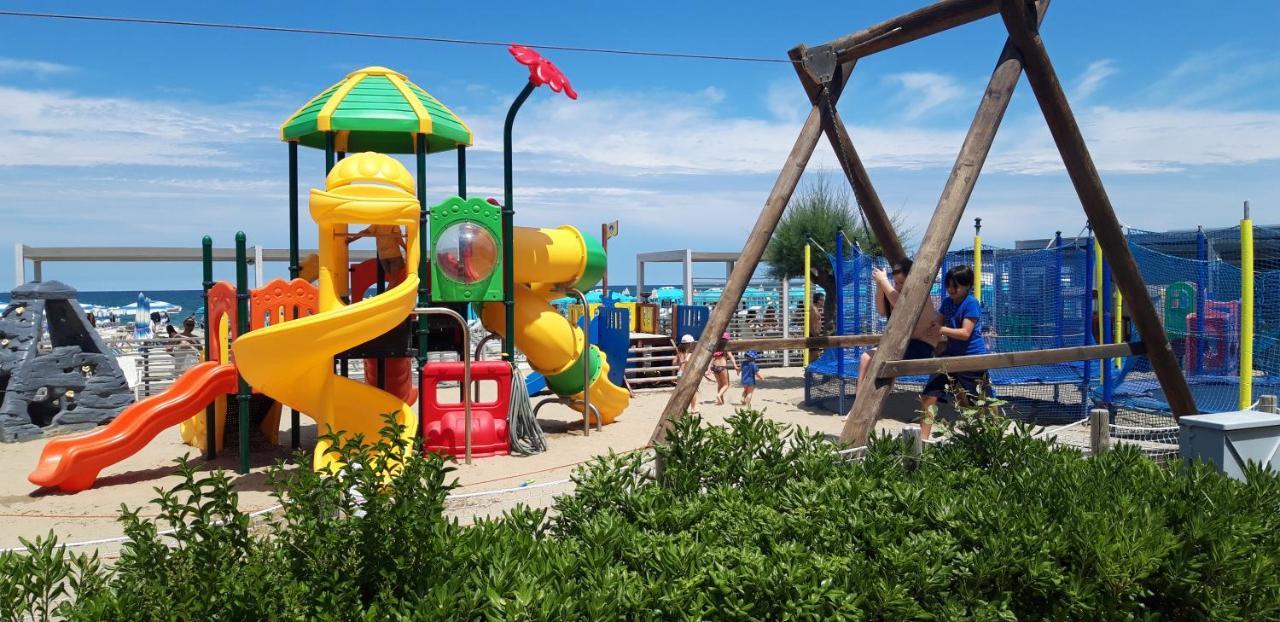 Hotel Italy Misano Misano Adriatico Bagian luar foto