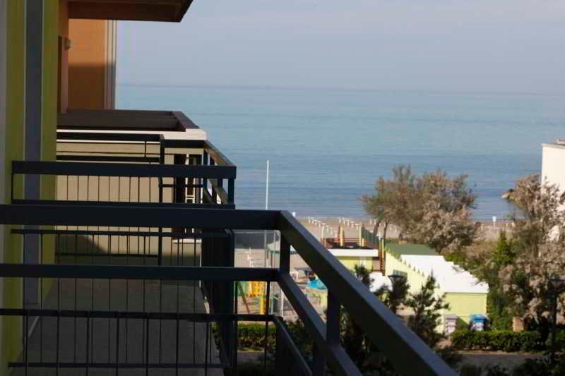 Hotel Italy Misano Misano Adriatico Bagian luar foto