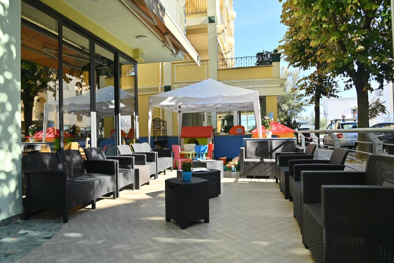 Hotel Italy Misano Misano Adriatico Bagian luar foto