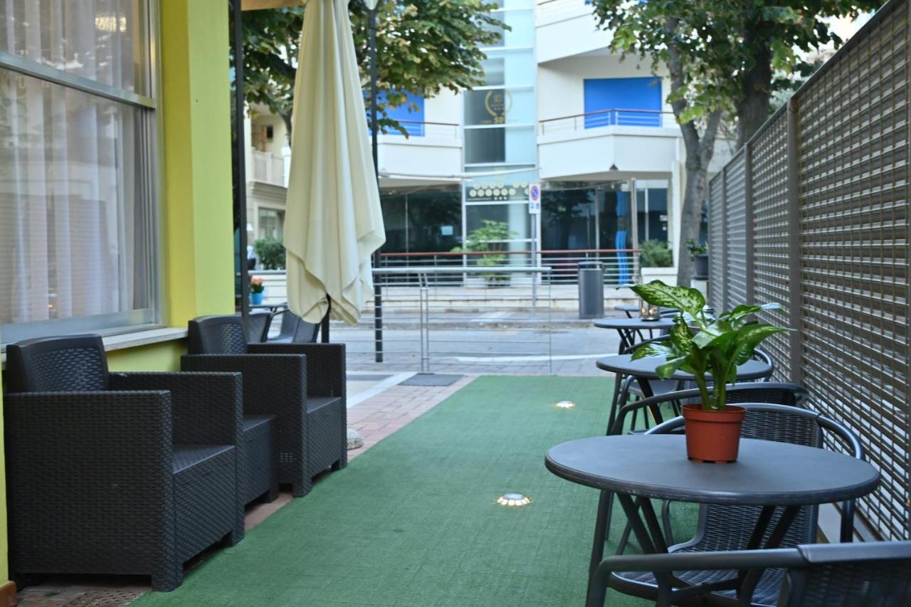 Hotel Italy Misano Misano Adriatico Bagian luar foto