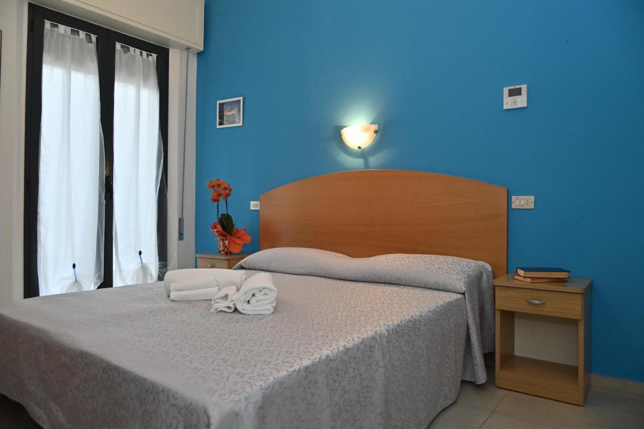 Hotel Italy Misano Misano Adriatico Bagian luar foto