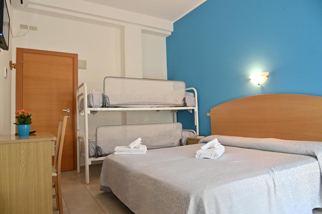 Hotel Italy Misano Misano Adriatico Bagian luar foto