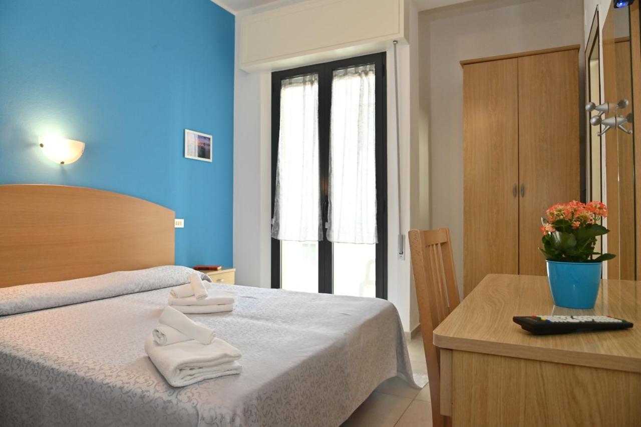 Hotel Italy Misano Misano Adriatico Bagian luar foto