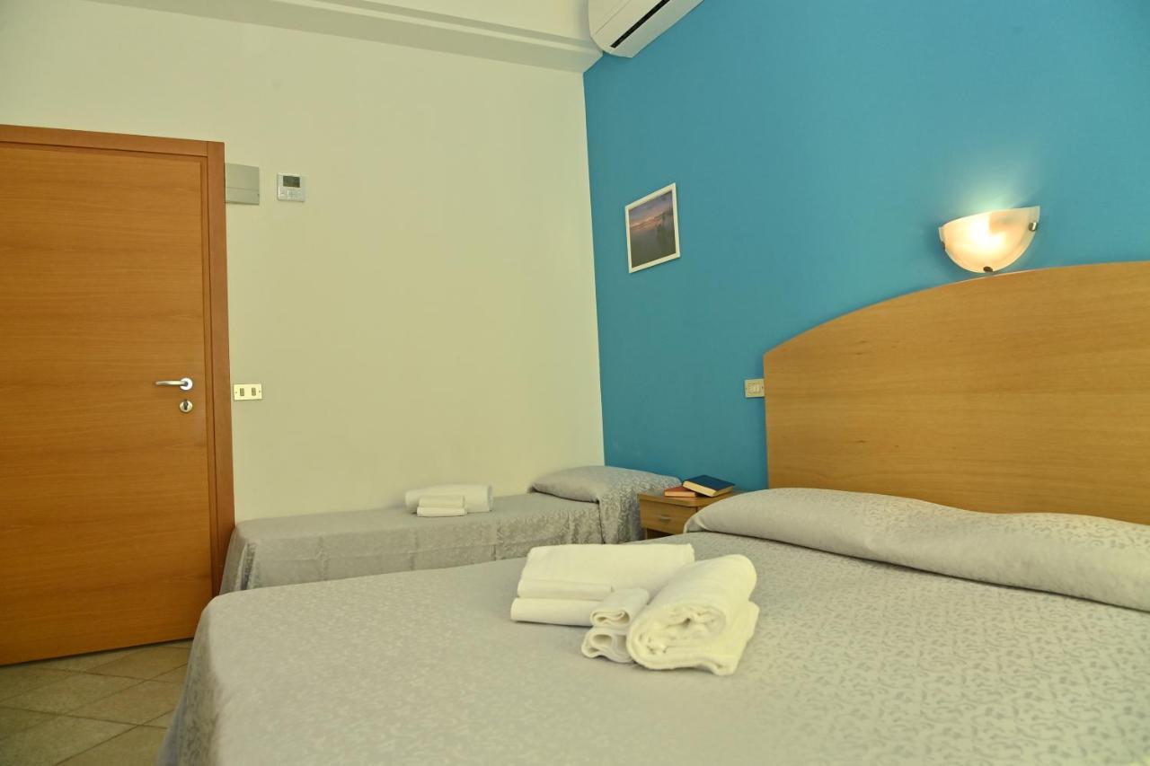 Hotel Italy Misano Misano Adriatico Bagian luar foto