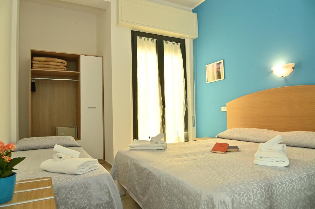 Hotel Italy Misano Misano Adriatico Bagian luar foto