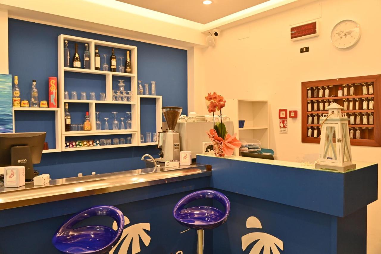 Hotel Italy Misano Misano Adriatico Bagian luar foto