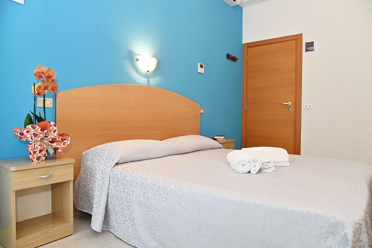 Hotel Italy Misano Misano Adriatico Bagian luar foto